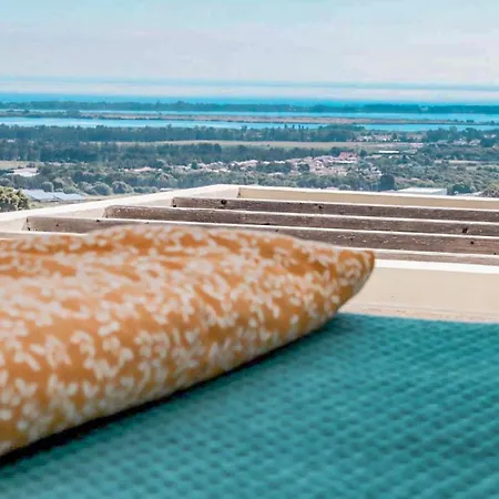 Chambre Privee Dans Une Villa Contemporaine Avec Piscine Et Vue Mer Pensjonat Borgo (Corsica)