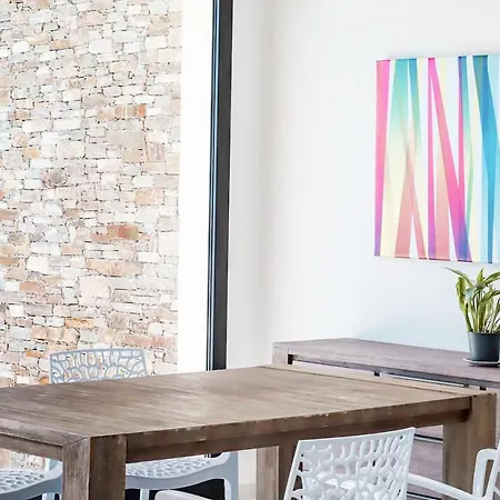 Chambre Privee Dans Une Villa Contemporaine Avec Piscine Et Vue Mer Penzion Borgo (Corsica)