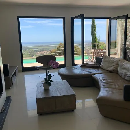 Chambre Privee Dans Une Villa Contemporaine Avec Piscine Et Vue Mer Penzion